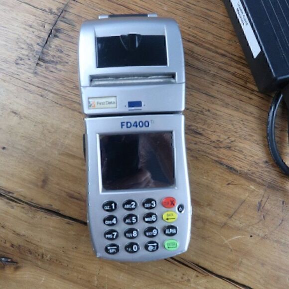 FIRST DATA FD400 CREDIT/DEBIT CARD READER PROCESSING MACHINE - Picture 2 of 7